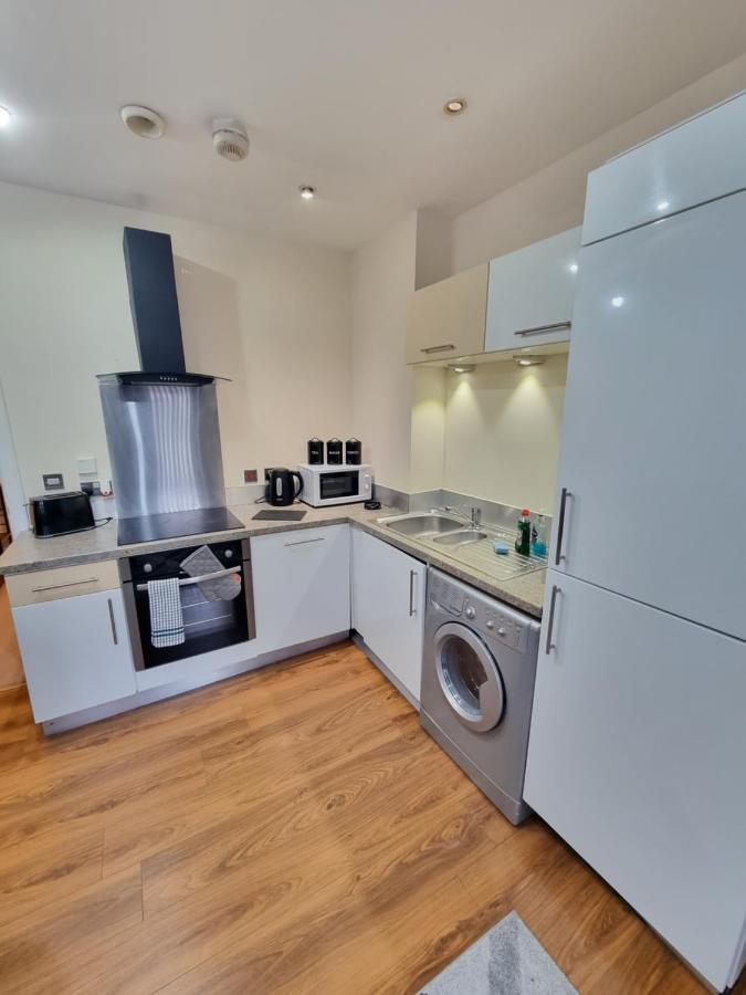 2 Bedroom - City Centre Location - Perfect For Family'S Bradford  Kültér fotó