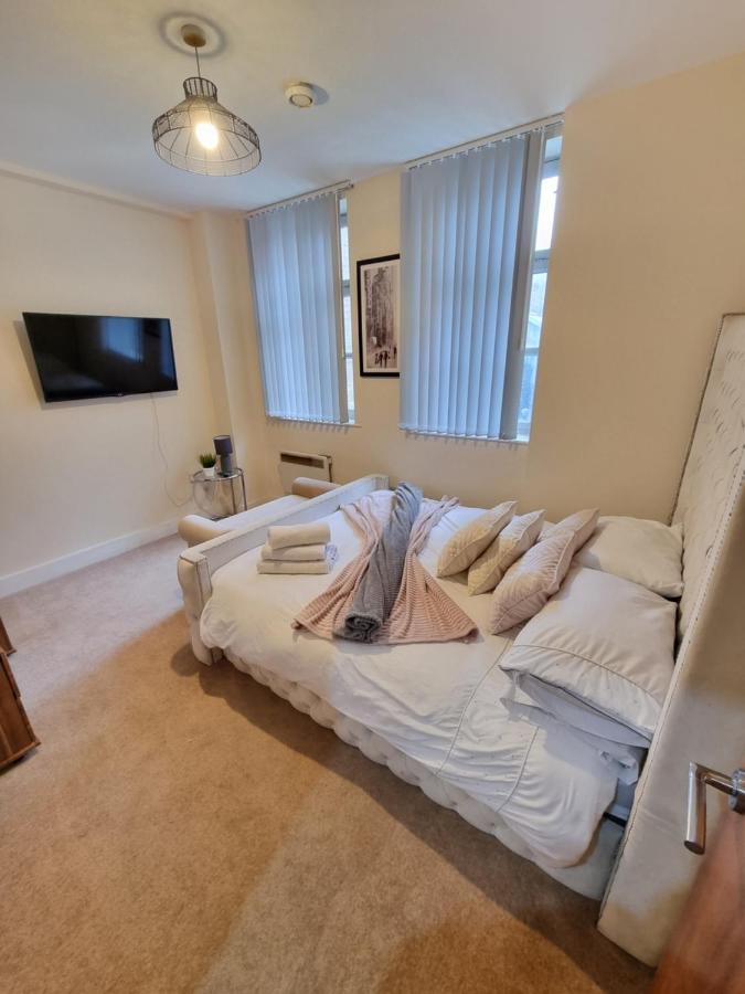 2 Bedroom - City Centre Location - Perfect For Family'S Bradford  Kültér fotó